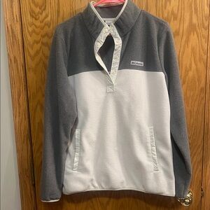 Columbia Two-Tone Gray and White Fleece Jacket